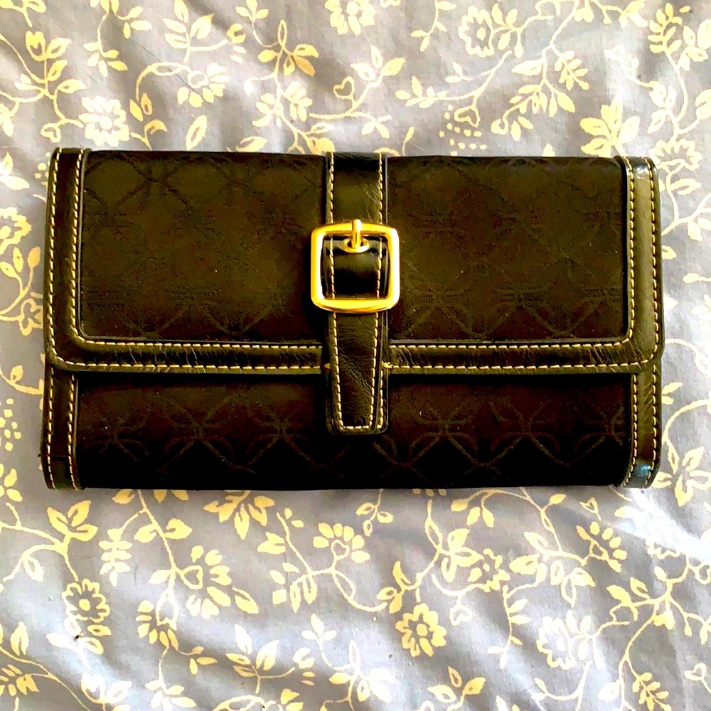 Wallet with front buckle